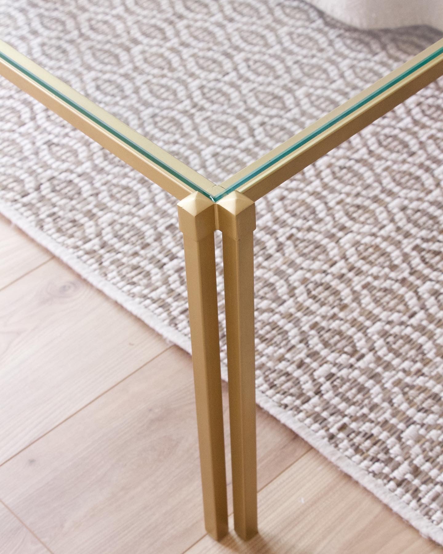 Table basse vintage dorée ✨