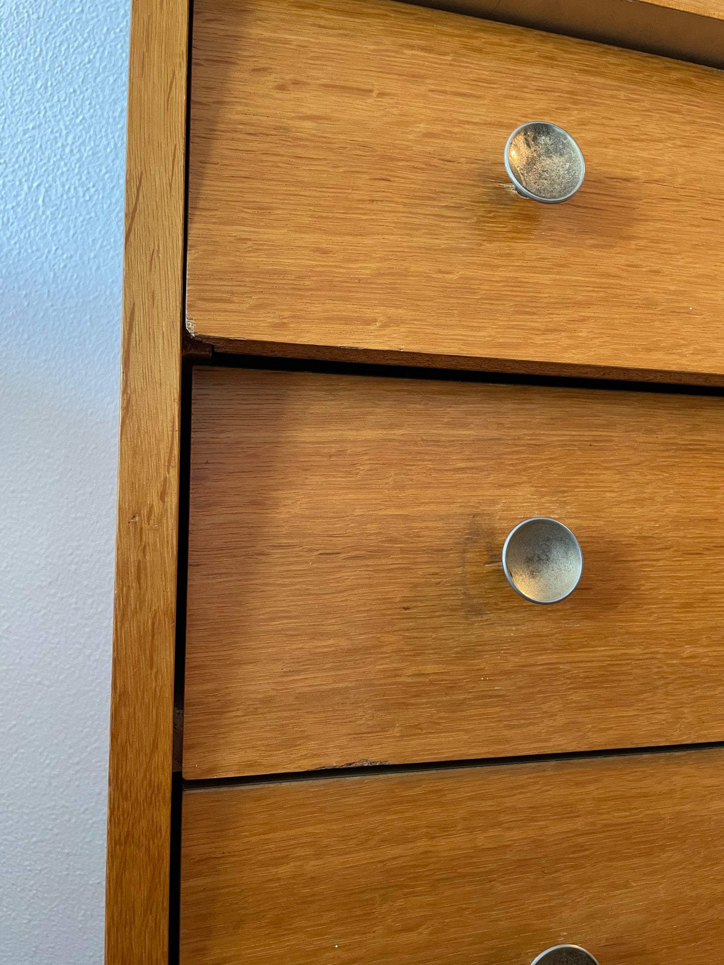 Commode vintage années 70 plaquage chêne - Pépites Brocante Vannes