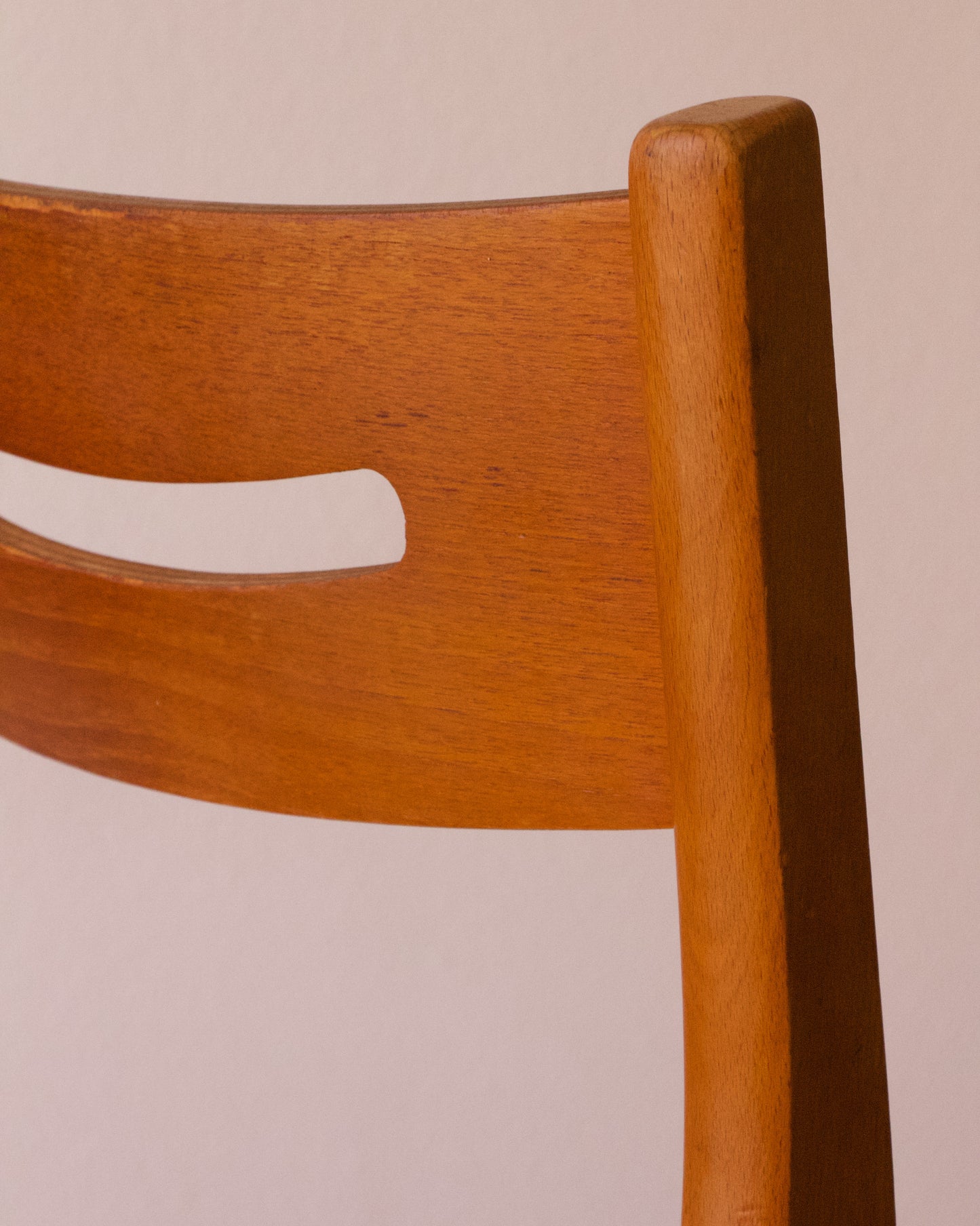 5 chaises scandinaves années 60