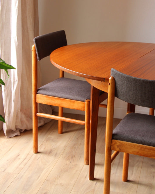 Suite de 5 chaises baumann années 60 - Brocante Vannes Mobilier et Décoration Vintage