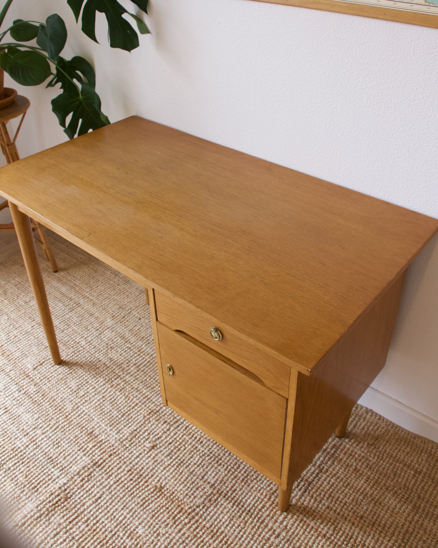 Bureau chêne clair années 50 - Brocante Vannes Décoration Meubles Vintage