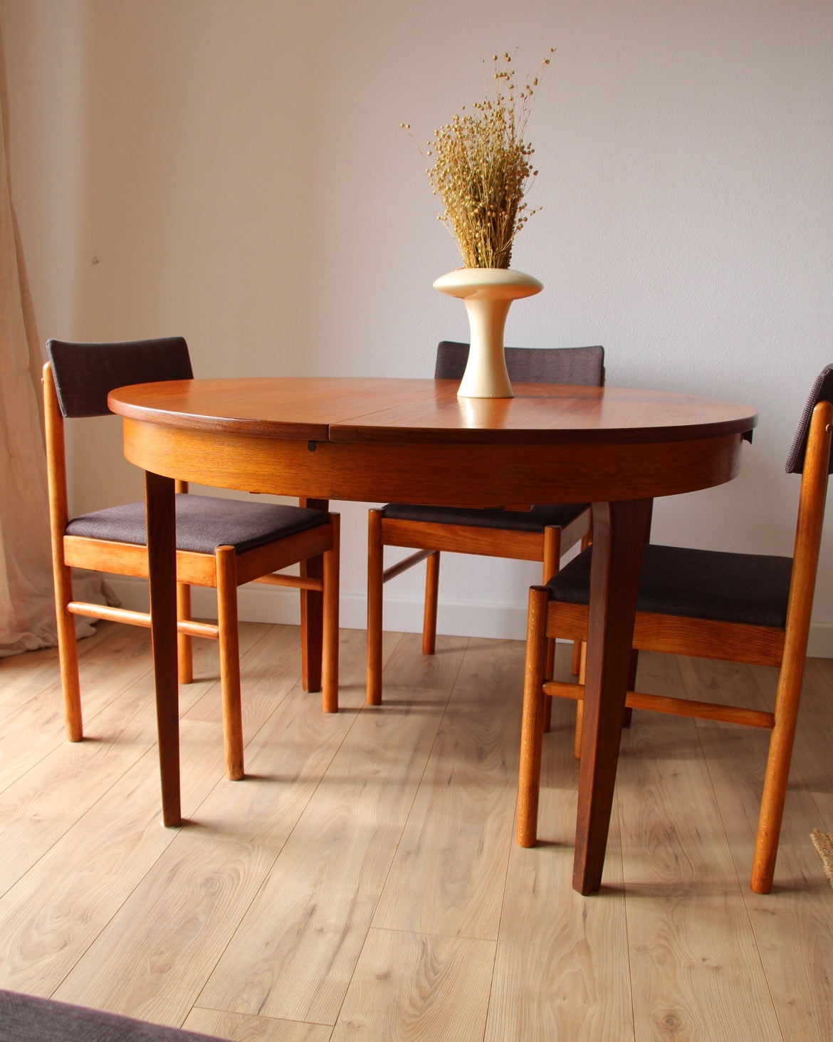 Table teck extensible années 60 - Brocante Vannes Mobilier et Décoration Vintagente Vannes 