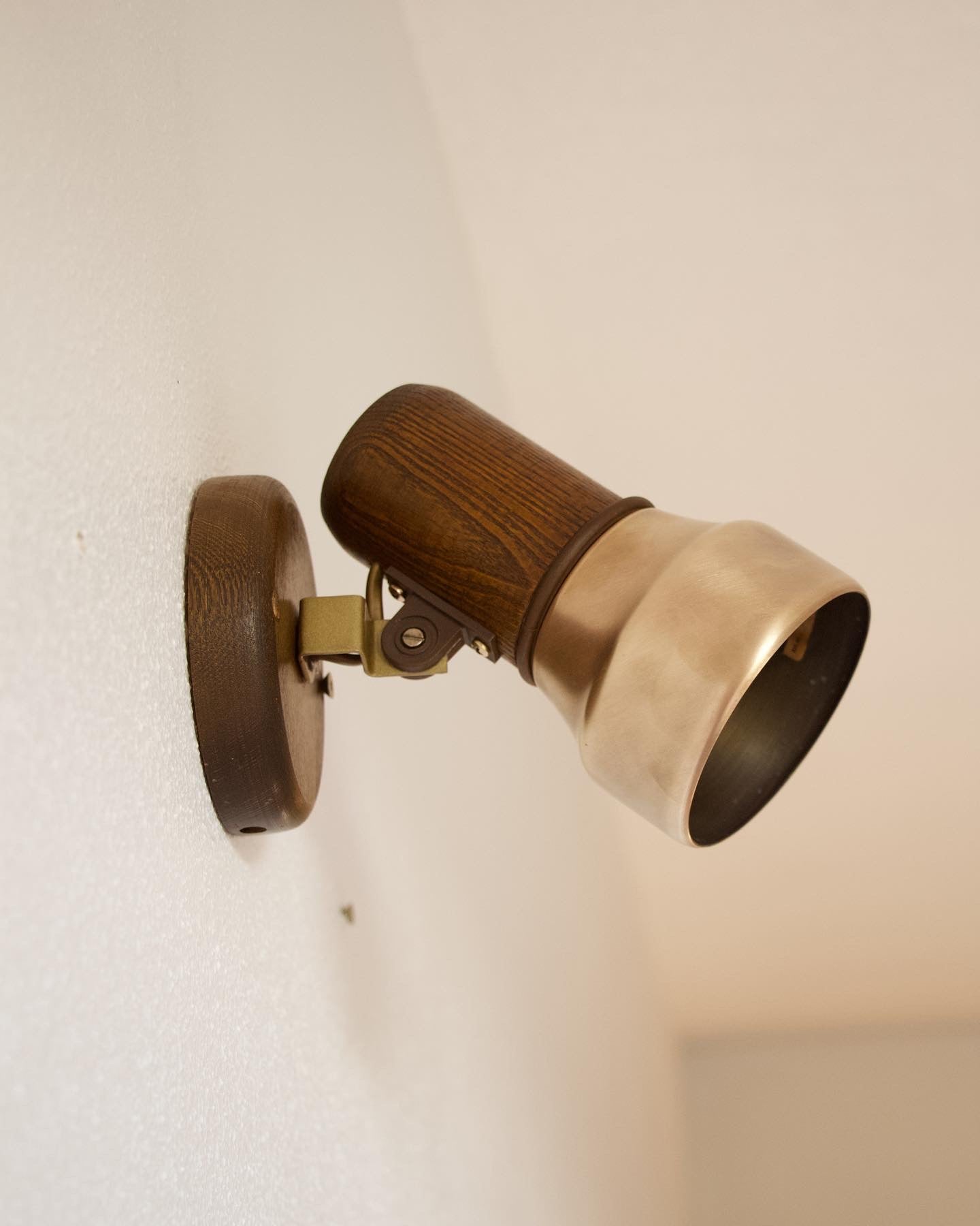 Applique murale bois laiton Vrieland Design 80s - Brocante Vannes Décoration Vintage