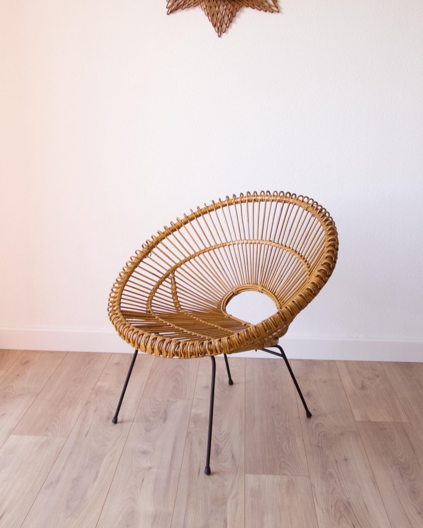 Fauteuil rotin vintage par Janine Abraham & Dirk Jan Rol, années 60 - Pépites Déco Vintage Brocante Vannes