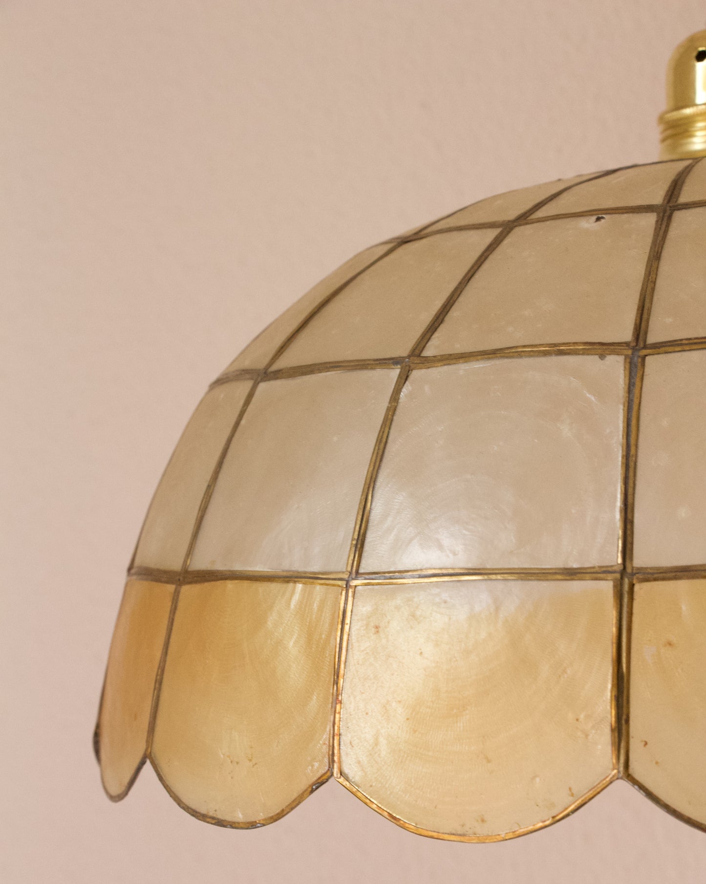 Suspension dorée nacre vintage ✨