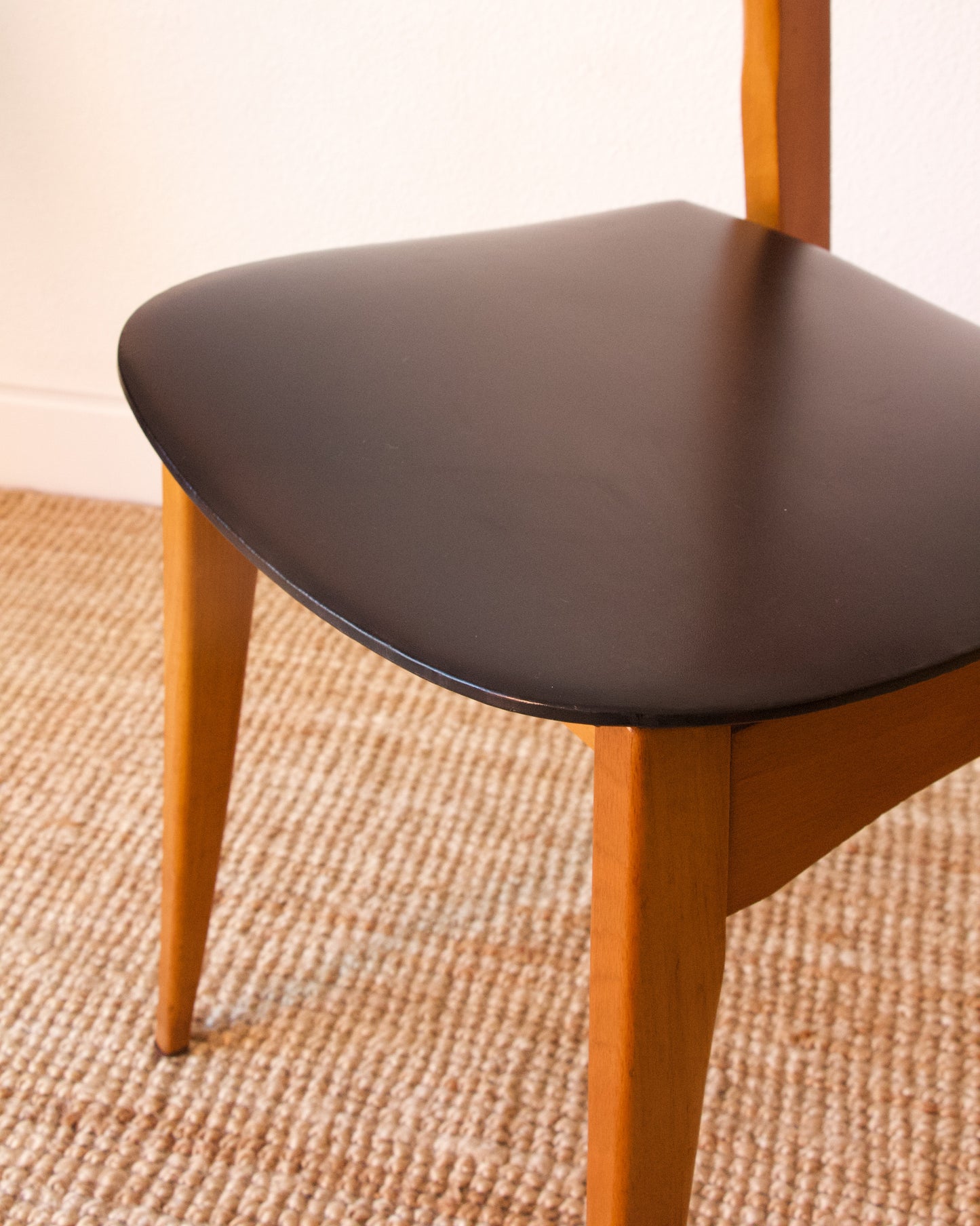 5 chaises scandinaves années 60