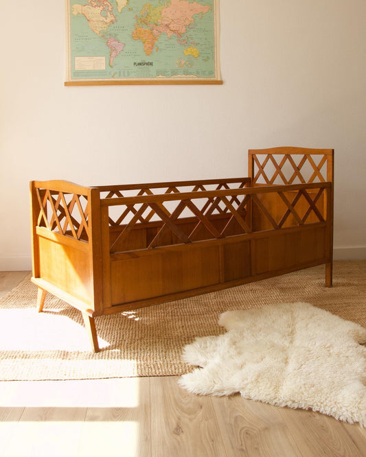 Lit en bois enfant vintage // Pépites Déco Vintage Brocante en Ligne basée à Vannes