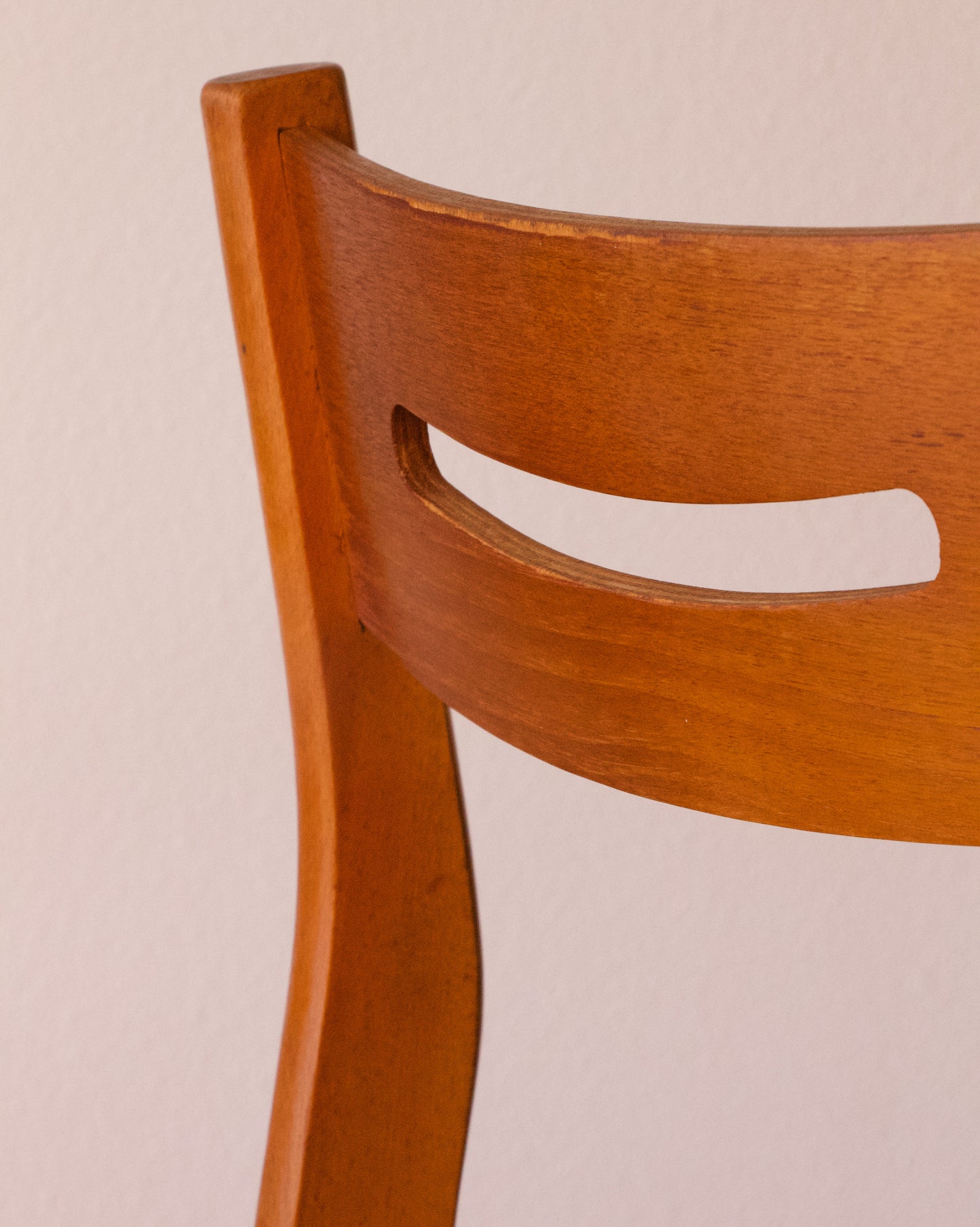 5 chaises scandinaves années 60