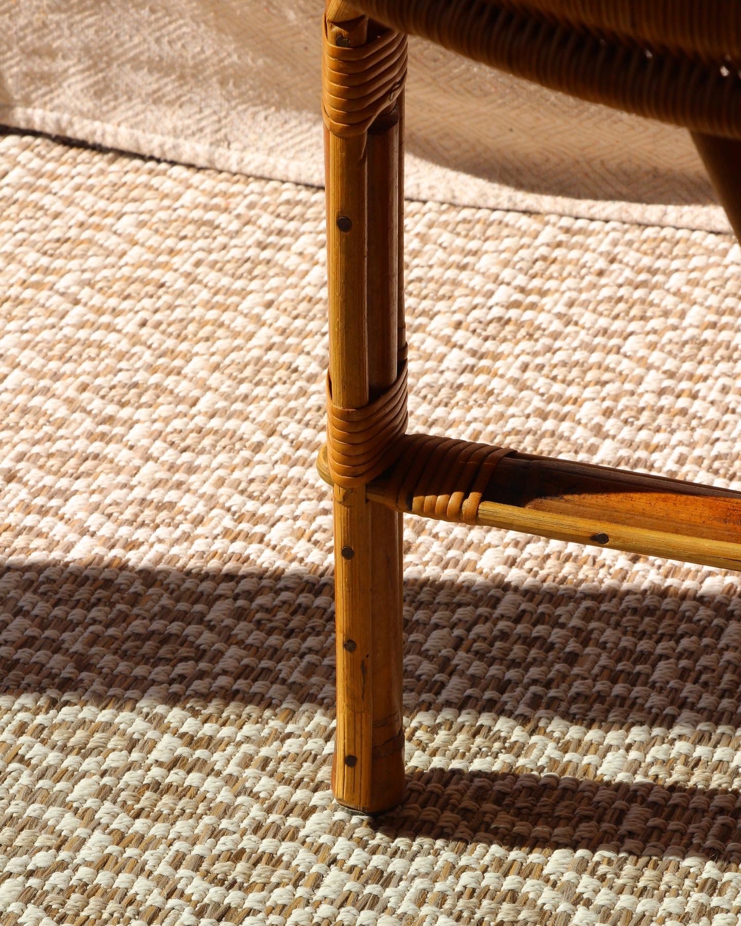 Table basse en rotin vintage