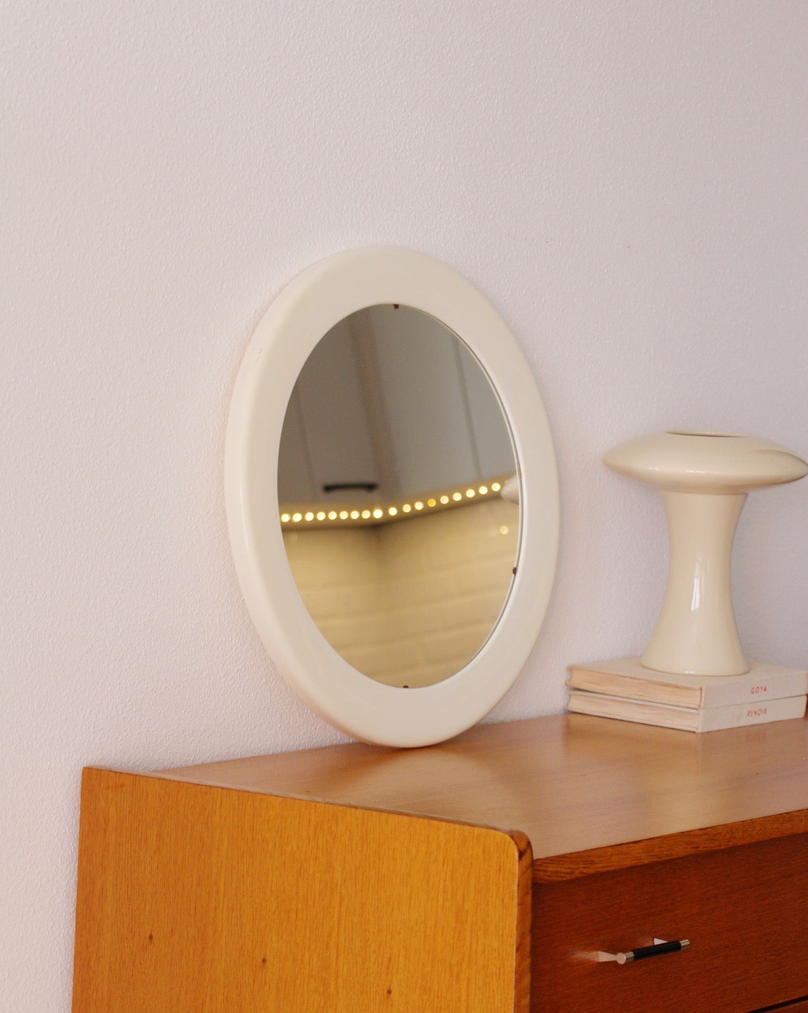 Miroir rond vintage blanc crème plastique Brocante Vannes Décoration Meubles Vintage