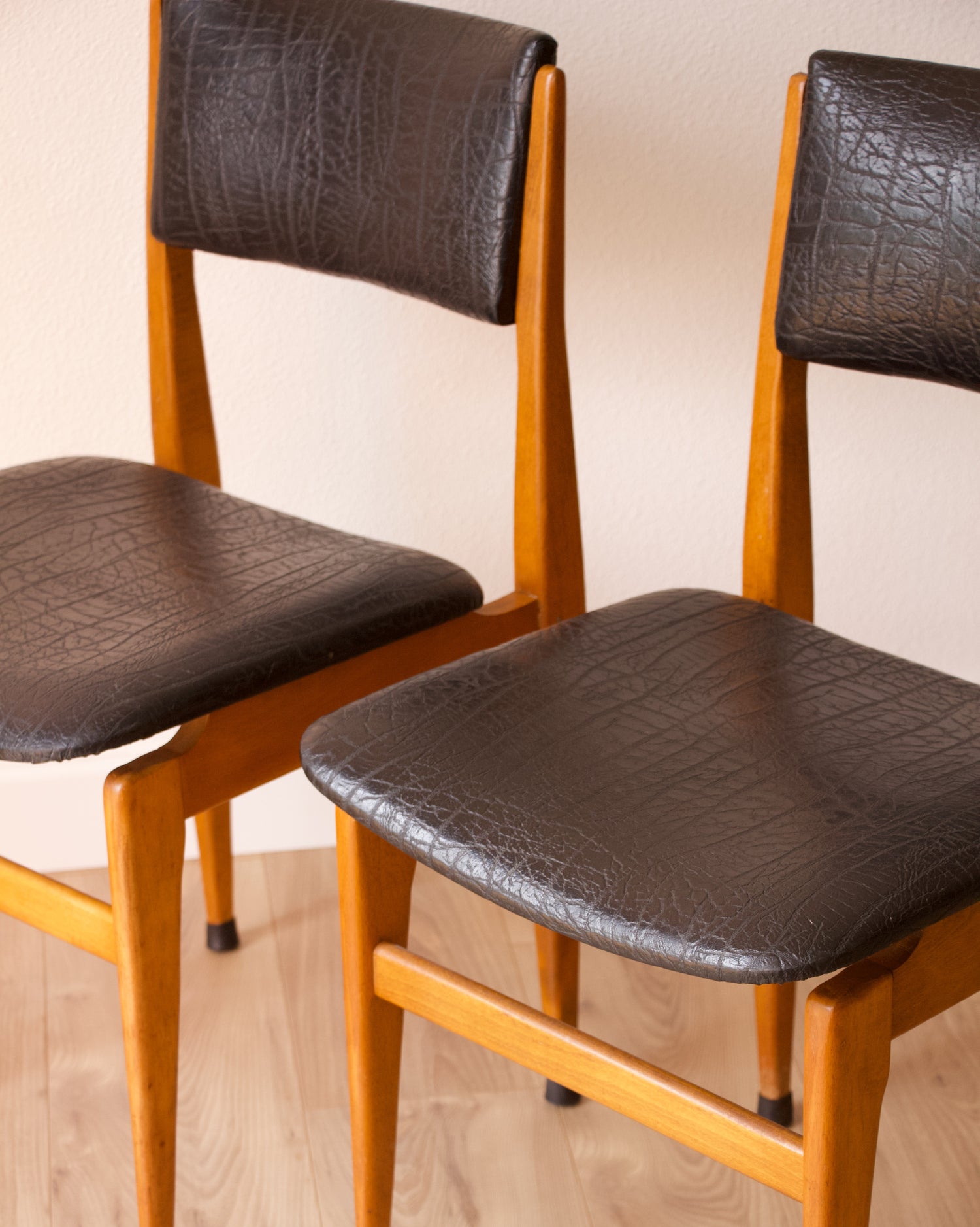 4 chaises scandinaves années 60 - Pépites Déco Vintage Brocante Vannes