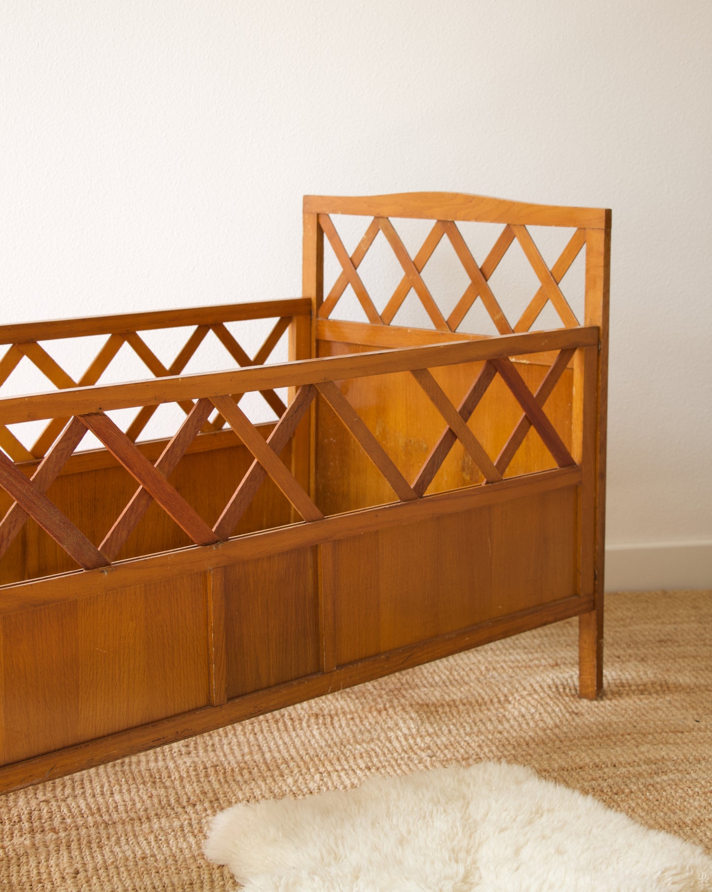 Lit en bois enfant vintage // Pépites Déco Vintage Brocante en Ligne basée à Vannes