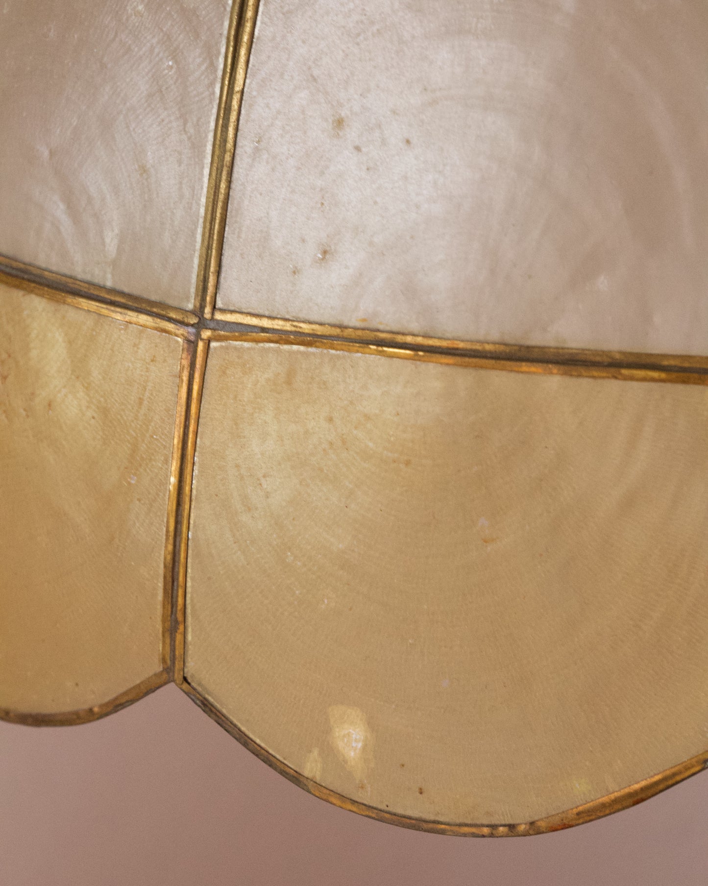 Suspension dorée nacre vintage ✨