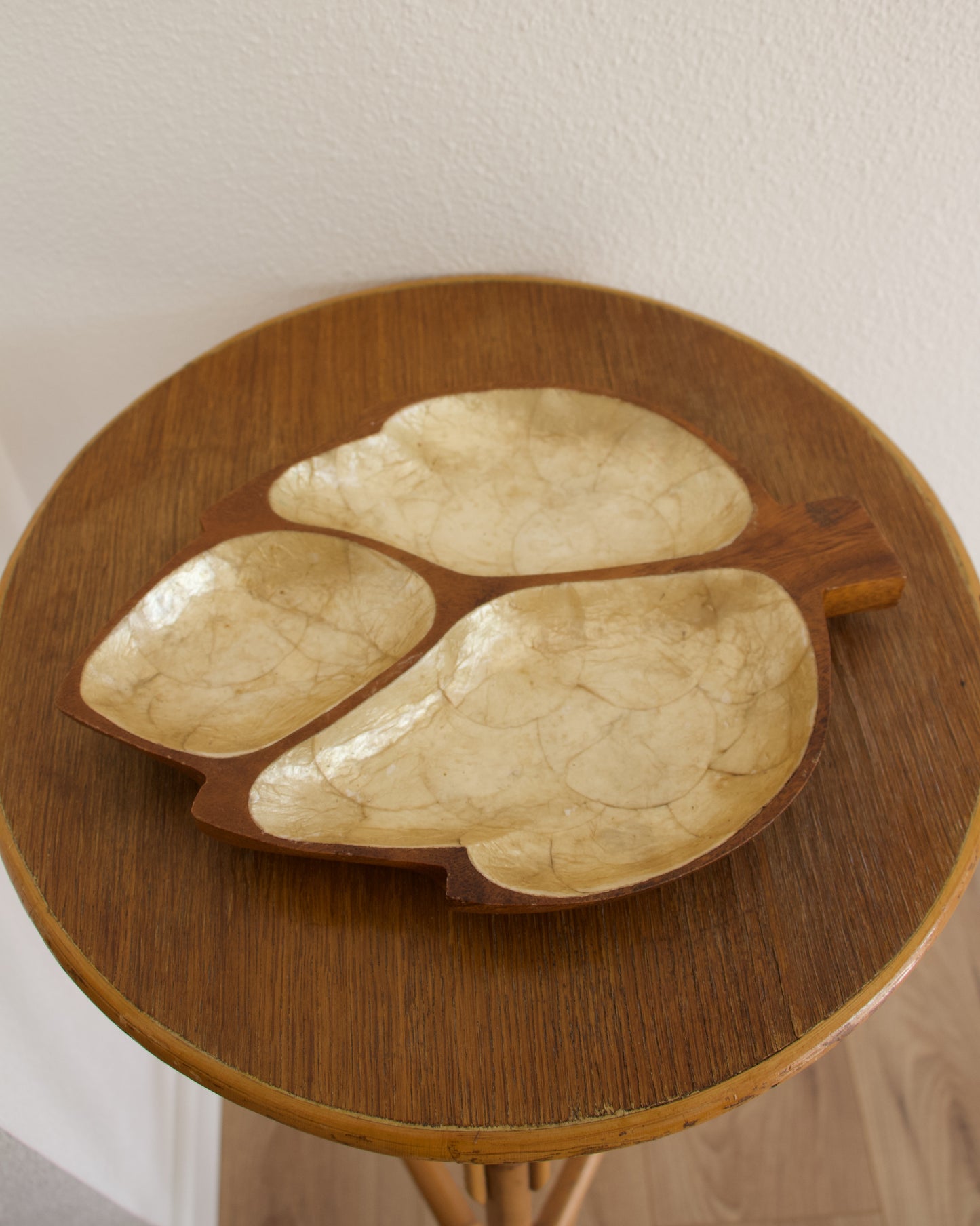 Plat vintage en bois exotique et nacre capiz