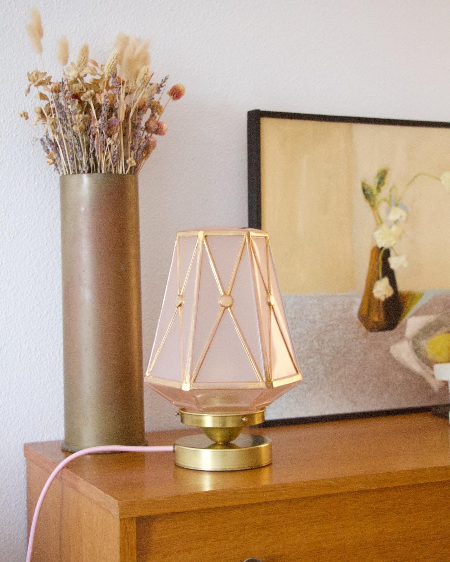 Lampe à poser vintage globe rose et doré - Brocante Vannes - Décoration meubles Vintage