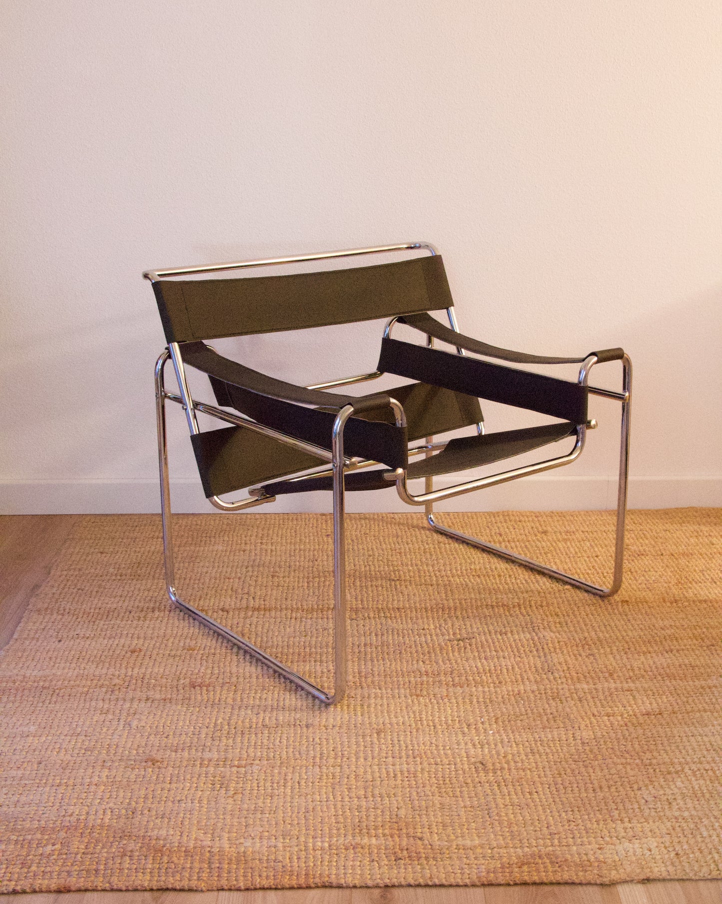 Fauteuil Wassily B3 par Marcel Breuer - Brocante Vannes Meubles et Décoration Vintage