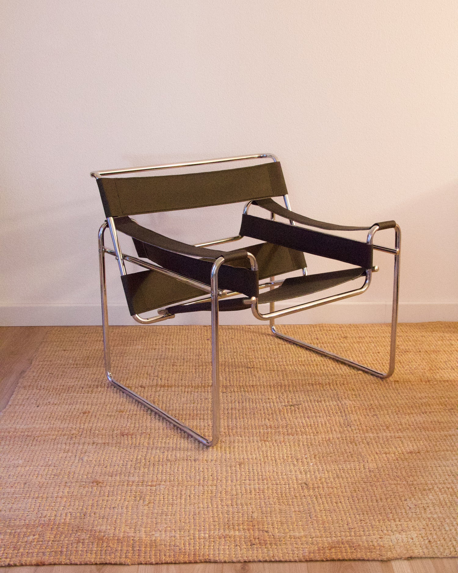 Fauteuil Wassily B3 par Marcel Breuer - Brocante Vannes Meubles et Décoration Vintage
