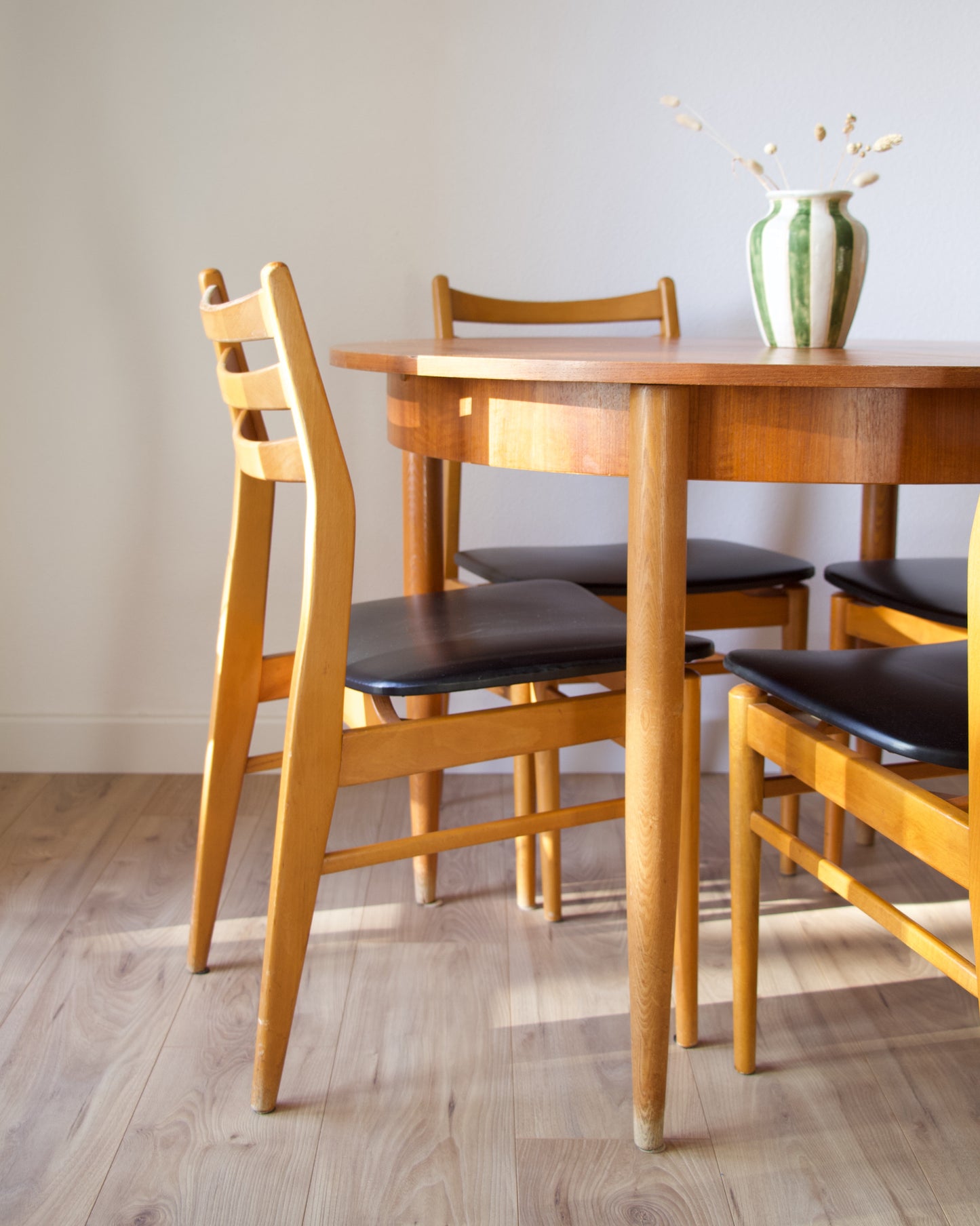 Table scandinave teck blond années 60 Pépites Déco Vintage Brocante Vannes 