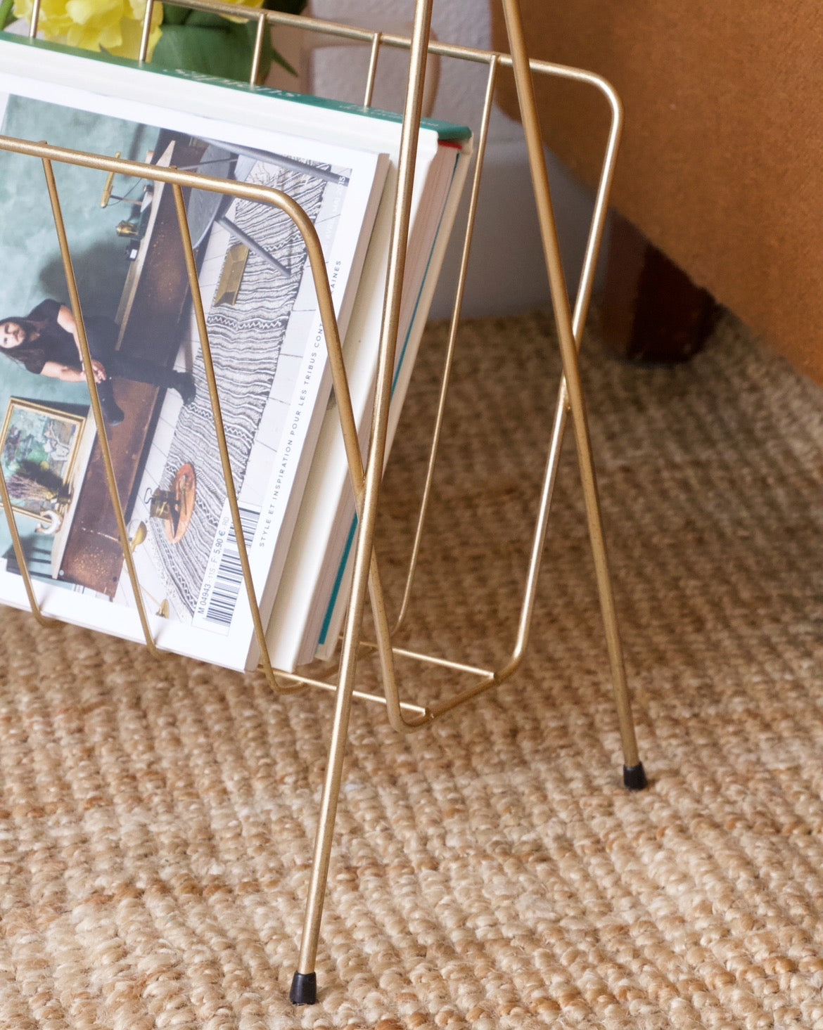 Porte-revues en métal doré vintage
