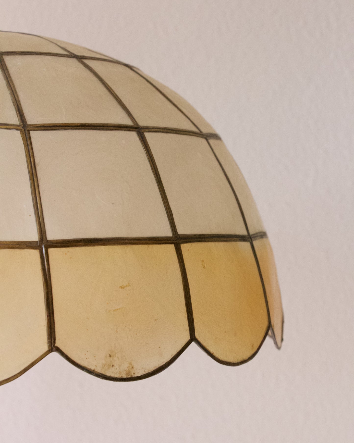 Suspension dorée nacre vintage ✨