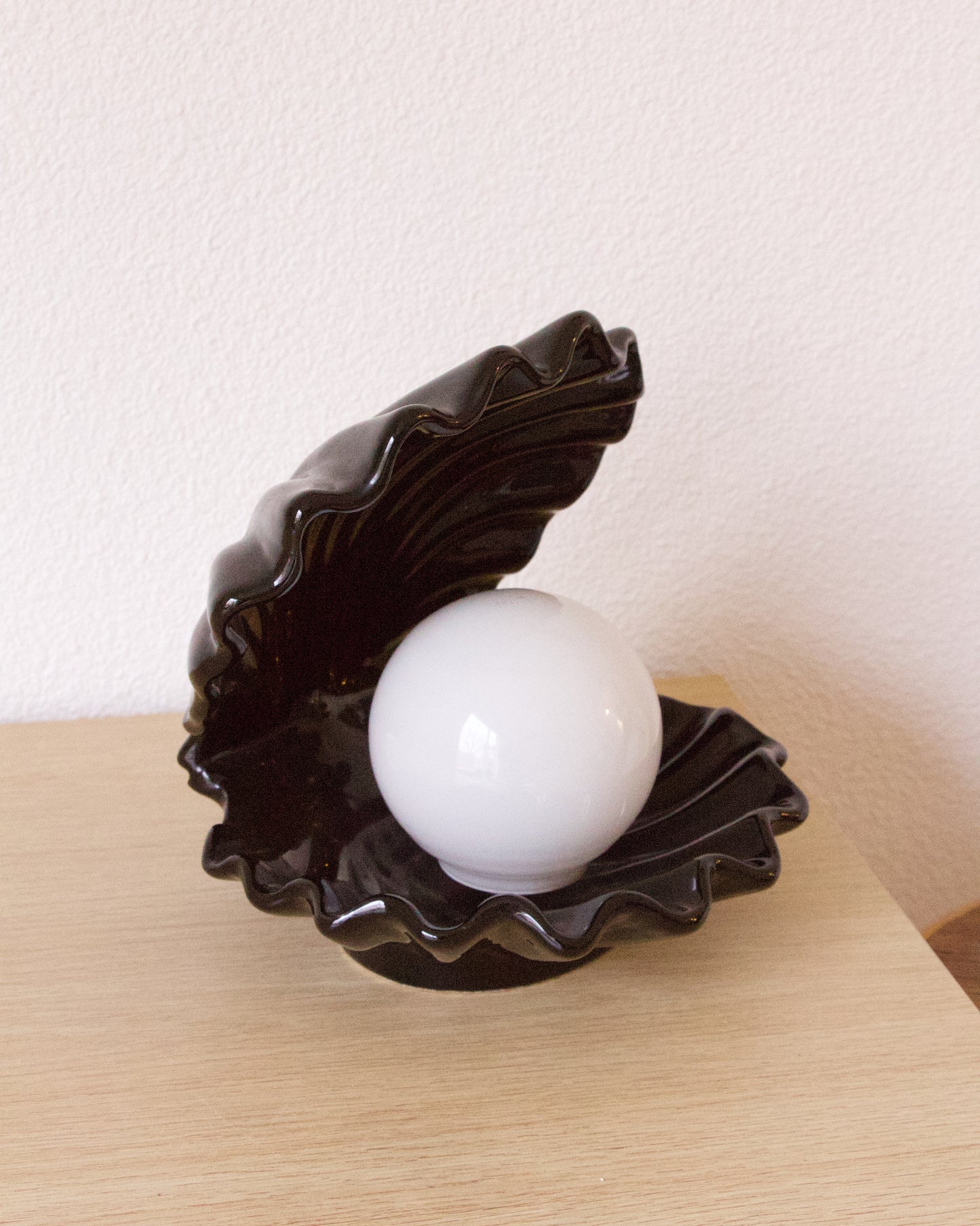 Pépites déco Vintage - Lampe noire coquillage années 70-80 vintage