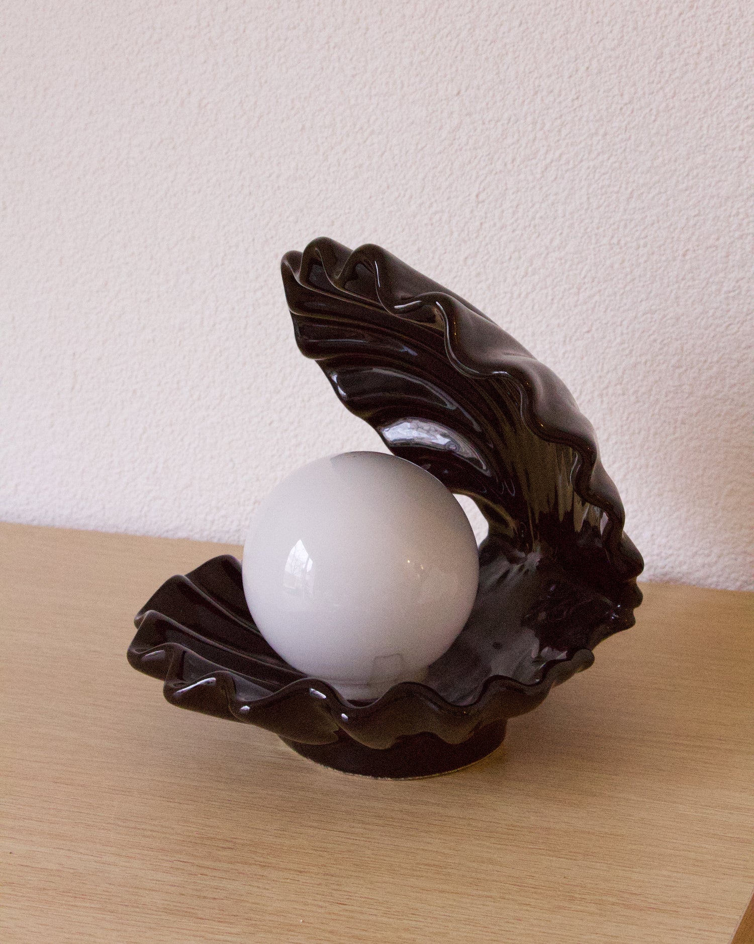 Pépites déco Vintage - Lampe noire coquillage années 70-80 vintage